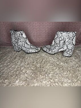 Mix No.6 White and Black Snake-Print Block Heel Booties